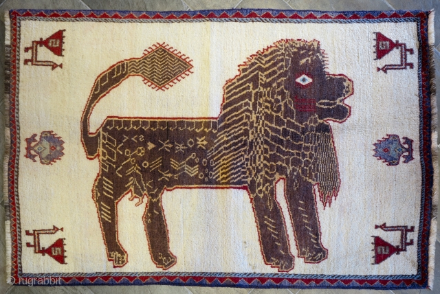 Old lion gabbeh with super soft wool. Professionally washed. cm 190x130                      