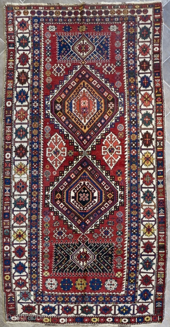 Antique Shirvan cm 260x117. As you can see the weaver changed the proportion of the border;). In very good condition.             