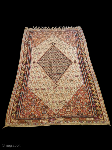 Beutiful Senneh Kilim eary XX century.

Perfect condition, professionally washed


cm 198x132                       