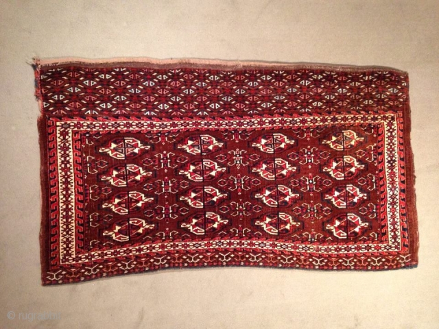 Antique Complete Turkmen Yomud Chuval with original back. 1890 ca. Fair condition. Good pile and good colors.
for other details... please ask!            