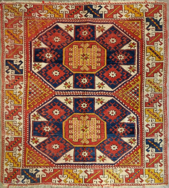 Bergama Area cm 166x133. worn areas but nice. 
                        