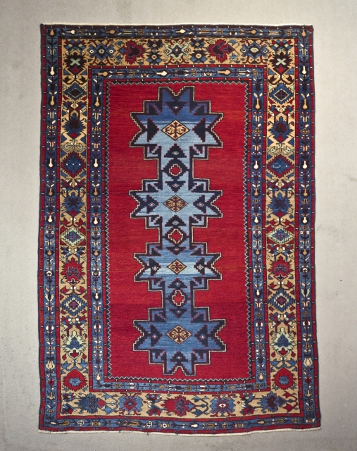 Armenian early XX cent. cm 150x100 ca. Lovely border on camel wool.
                     