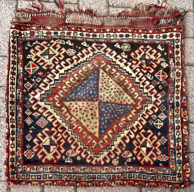 Lovely Persian Qashqai' confederation complete bag  khorjin. cm 60 x60 ca. 2"x2" ca. the back has a tear as you can see in the picture. very nice collectible piece! please note  ...