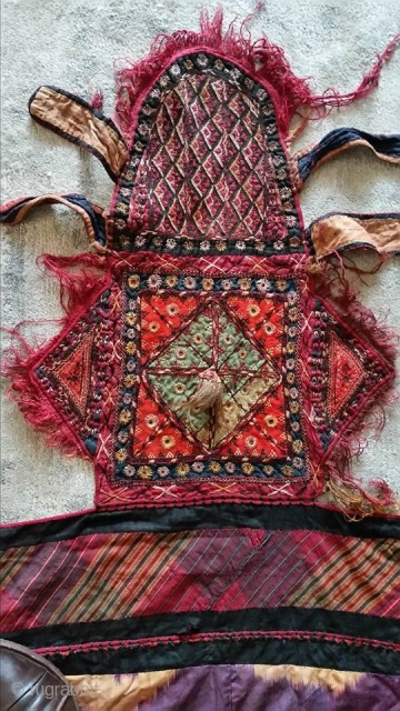 Lapsus... not uzbek but Turkmen Camel Blanket. Whit tassels about cm 170x170. Small cuts on the main field, some tassels damaged. End XIX to early XX cent.      