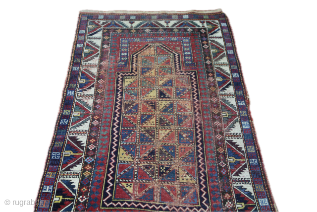 Unusual Kazak cm 149x98
Ends restored, and in low pile here and there, especially on dark brown details.
Quite rare composition of the ground with polychrome triangles generating other shapes such as squares and  ...