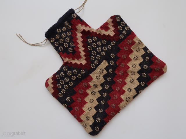 Fragmented bag, 42 cm x 46 cm. origin unknown Afghan ? Beluch ? Tribal ? etc.
Listening, A tribe called Quest "I left my wallet in El Sugundo .35 ...