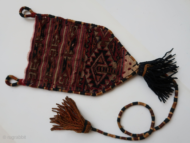 Boteh bag, fragmented. ca: 25 cm x 17 cm. With tassels, ca: 100 cm . Origin Unknown.
Listening : Miles Davis And Gil Evans "Scetches of Spain." ( 90,oo euro ex transportcosts. )