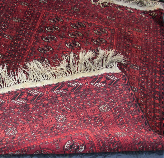 Origin unknown ? . 230 x 137 cm. Good condition. Except for one tiny hole in the center. See last picture . price 195,oo euro ex transportcosts.
Listening ; The Specials ...