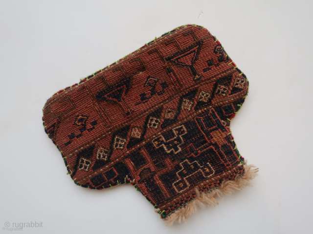 Small bag, pouch, fragmented . Ca : 33 cm . x 27 cm . Some zoomorphic elements on the front side. ( Camel ? Muad Dib ? ) Origin Unknown. Listening :  ...