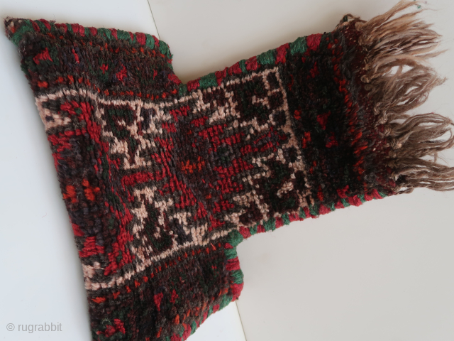 Fragmented bag, wool on wool, several animals portrayed in pairs on both sides of the bag. Beluch ? . Ca : 42 cm . x 34 cm .     