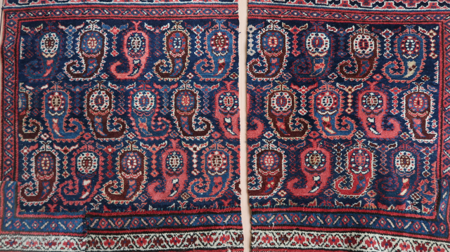 Boteh, two large fragments, ca ; 65 cm x 100 cm.   and  ca ; 75 cm x 100 cm . Kurdish ? 

Wool on cotton.  275,00  Euro  ...