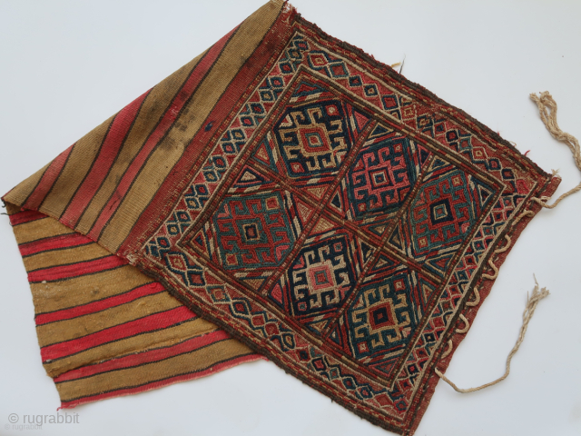 Bagface with kilim . ( fragmented.) ca; 57 cm. x 125 cm. 95,oo euro ex postcosts. 
Listening. Oxygene. Part 2             