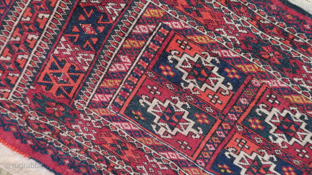 Small Tekke ? Torba ? Turkmen. ca ; 112 cm . x 52 cm. Wool on wool. Compact.  395,oo euro ex transportcosts.  Listening :  Haus am See  (  ...