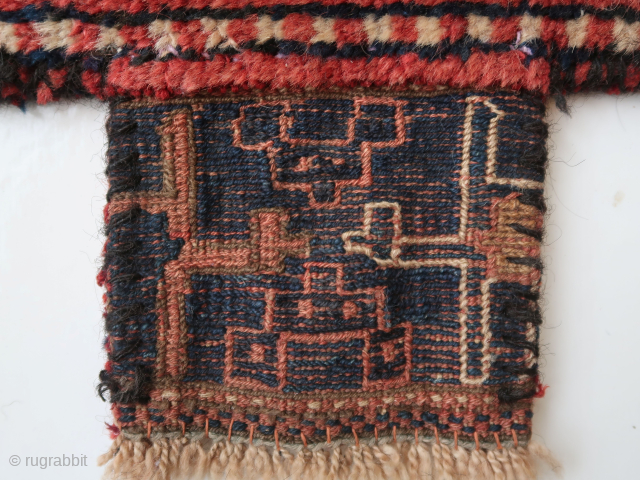 Bag, pouch, tutundan ? Ca : 23 cm x 28 cm . Luri - Bachtiari ? . Fragment(ed.).               