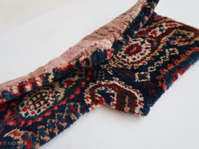 Full bag, Kurdish, Kirman, Bidjar ? Ca ; 40 cm x 30 cm . Thick piled, lush. Fragmented.
Three large boteh s  on a dark blue ground. 
     