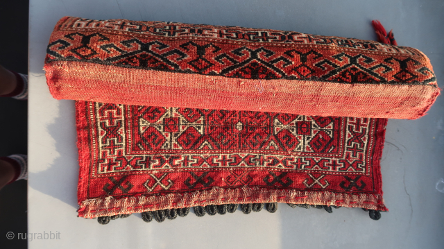 Full opened Khorjinn. ca: 198 cm. x 57 cm. ( 77,95 inch. x 22,44 inch.) Turkmen Tekke.
Contact and info : MaxRotring@protonmail.com