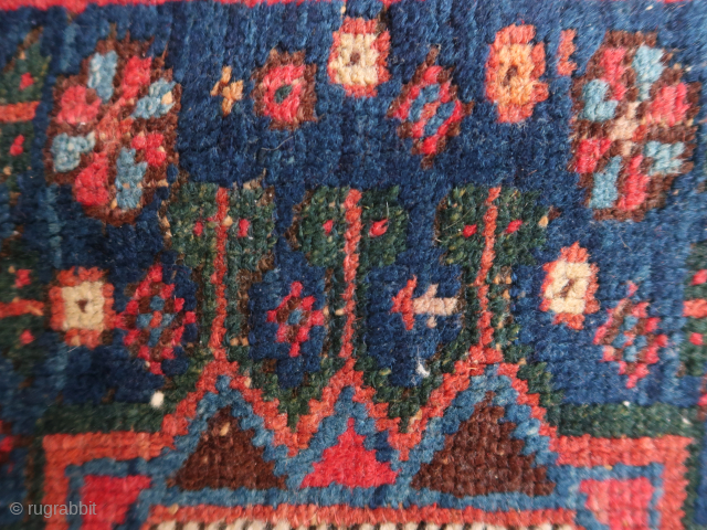 Beluch / Afshar crossover ?  bagface  Ca; 78 cm x 58 cm . Colors !                
