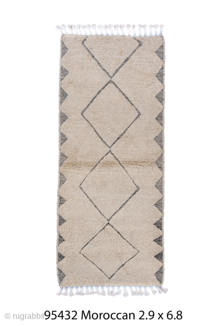 Vintage Moroccan Beni Ourain Runner, Circa 1970. Features a plush natural ivory field accented by simple charcoal diamond motifs and geometric side details.

2'9" x 6'8"

Item No: 95432      