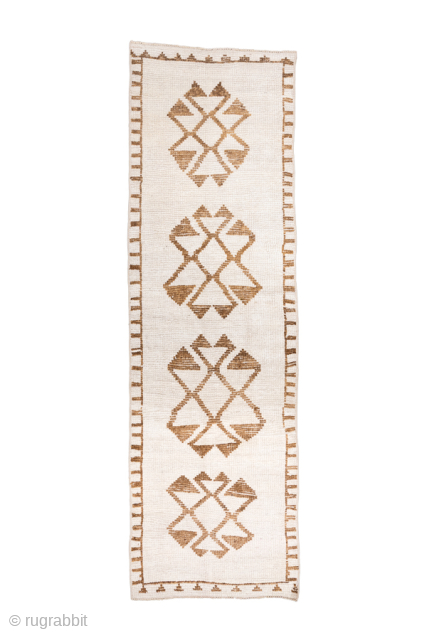 Vintage Turkish Kars Runner with Geometric Medallions, Circa 1950. Four boldly simplified geometric medallions on an open ivory field, framed by a minimal camel-brown border.