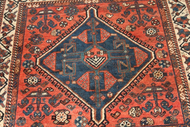 natural colour 19th century Qashqai rug Clean hand wash size 1.07cm x 1.07cm                    