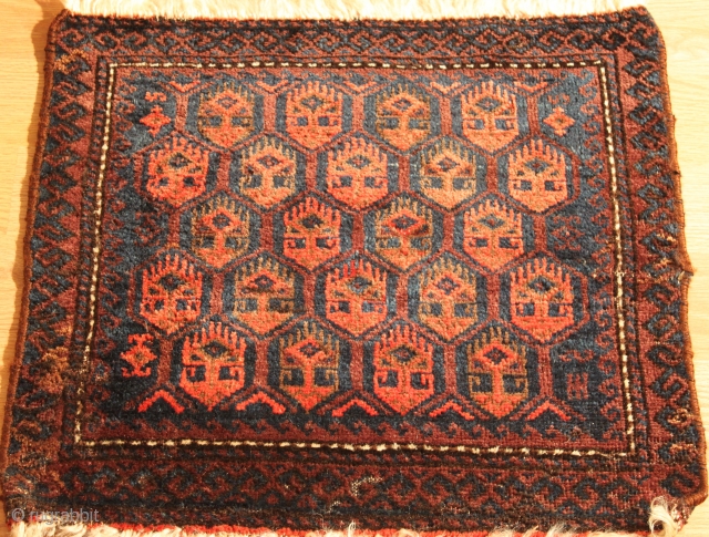 Baluch  bagface  Very fine  Natural colors  19th Century  Clean and hand washed
size 0.50cm x 0.57cm             