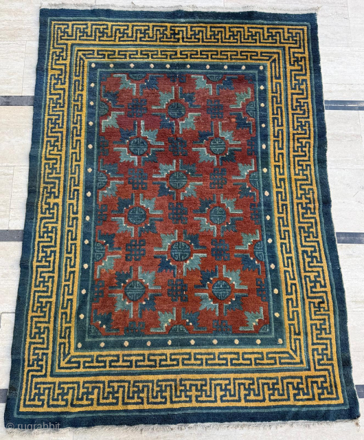 Late 19th century Chinese Rug. Size 132 x 180 cm. Please send me direct mail.
emreaydin10@icloud.com
Instagram - @emreaydinrug