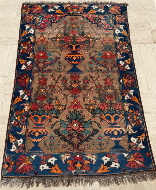 Late 19th century Bakthiari Rug. In good condition. Size 128 x 200 cm. Please send me direct mail.

emreaydin10@icloud.com

Instagram - @emreaydinrug             