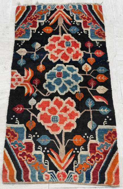 Late 19th century Tibetian Rug, Size 86 x 160 cm. Please send me direct mail.
emreaydin10@icloud.com
Instagram - @emreaydinrug