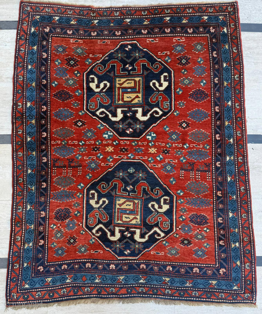 Antique Caucasian Cloudband Rug 
Circa 1870 
Size 120 x 152 cm.
Please send me direct mail.

emreaydin10@icloud.com

Instagram - @emreaydinrug                
