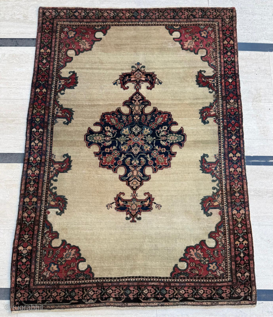 Late 19th century Ferahan rug, size 108 x 150 cm. Please send me direct mail.
emreaydin10@icloud.com
Instagram - @emreaydinrug