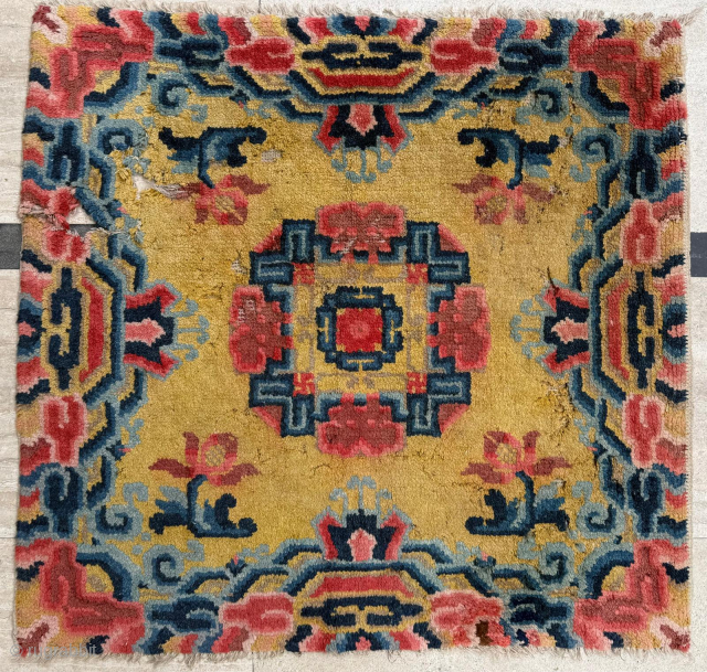 19th century Chinese Bag. Size 66 x 72 cm. Please send me direct mail.
emreaydin10@icloud.com
Instagram - @emreaydinrug