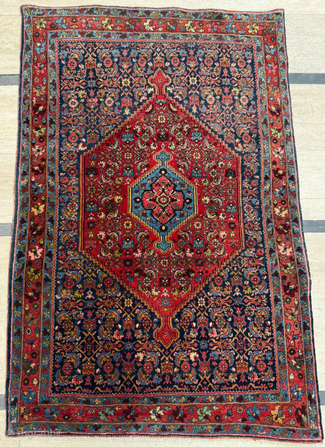 Late 19th century Persian Bidjar Rug. Great condition. Size 110 x 165 cm. 

Please send me direct mail.

emreaydin10@icloud.com

Instagram - @emreaydinrug             