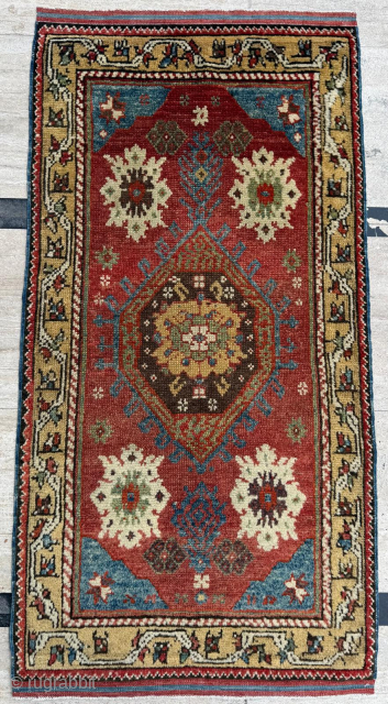 Circa 1840 - 1850 Anatolian Dazkiri Yastik. Great condition. Size 54 x 107 cm. Please send me direct mail.
emreaydin10@icloud.com
Instagram - @emreaydinrug