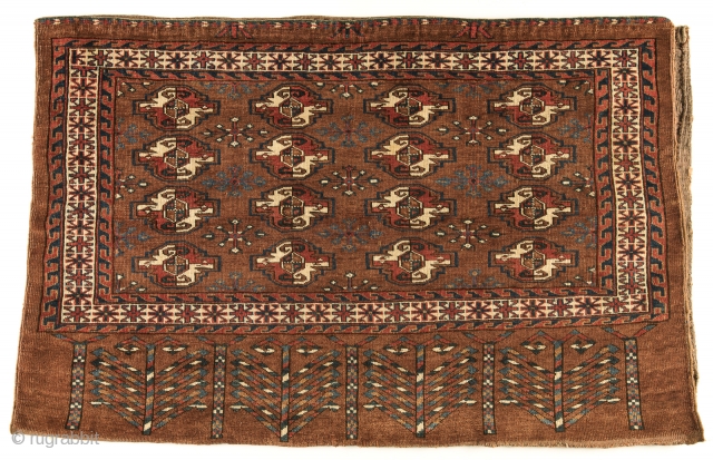 Yomut chuval complete with kilim back. Cm 127x79. Late 19th/early 20th century. Beautiful antique chuval with 4x4 Gouls field design. Secondary Gouls with cross/snow flake design in dual color combination including wonderful  ...