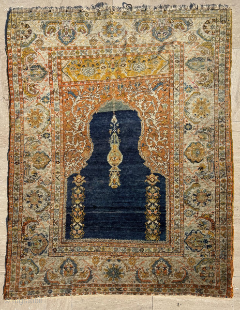 Late 19th Century Sivas Prayer Rug. Size: 117 x 154 cm                      