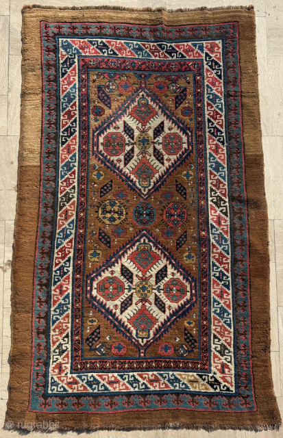 Mid 19th Century Sarab Rug. Size : 113 x 197 cm