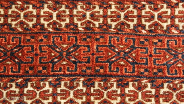 Last quarter 19th century Tekke Ensi very good condition and natural colors.
size 3.11x4.9                    