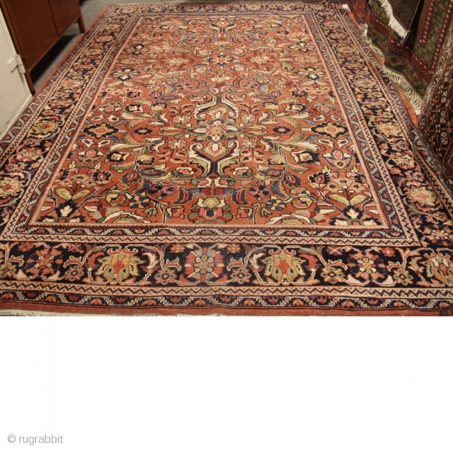 1920/30 Mahal Carpet
Little surface wear in places but generally ok.
Size330cm x 230cm                     