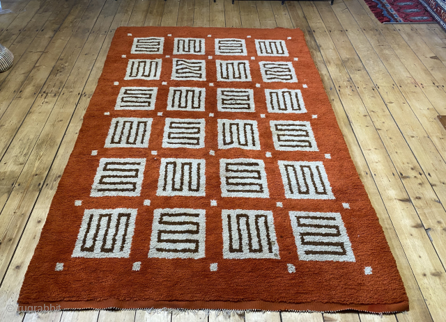 Double Side Carpet ( Deco )
Size: 250 x 160
Condition: Very Very Good Just Needs a very good clean
Late 30's Early Forties
Price on Request          