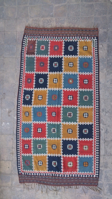kilim gashghai south of iran 9.6 by 5.1 ft 19 century. it's made by wool and cotton (white color)              