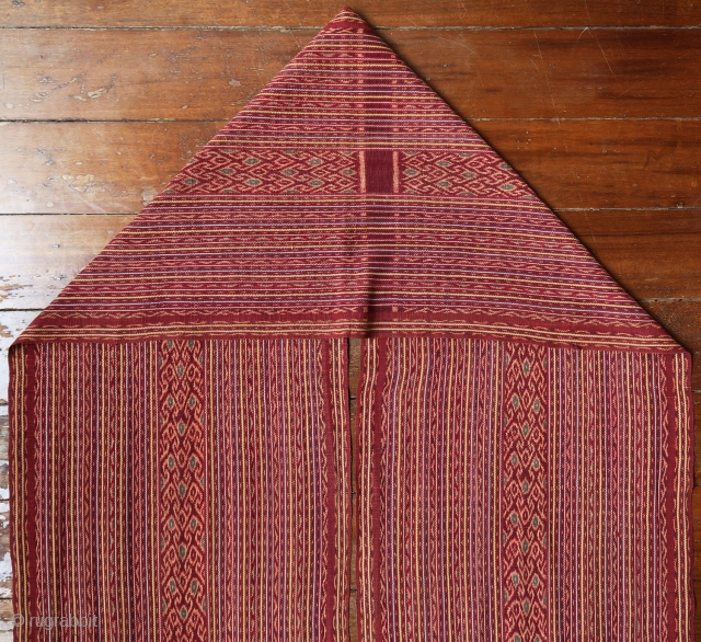 West Timor | early 20th C ikat sash (sikap) | Indonesia 

Indonesia, West Timor, Malaka, Manulea, 1920—1940 

Commercial cotton and dyes, warp ikat

A very fine, striped ikat men’s sash (sikap) woven by  ...