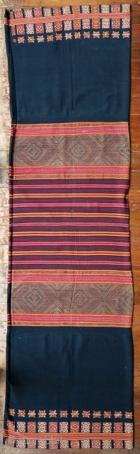 Timor ceremonial tubeskirt (tais mabuna)

Origin: Indonesia, West Timor, Biboki, 1920-1940

Technique: Handspun cotton, natural indigo and morinda dyes, commercial silk thread in synthetic dyes, warp ikat, supplementary weft wrapping (buna)

Description: A complex traditional  ...