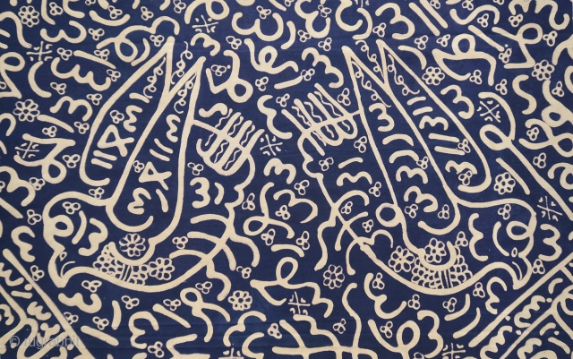 Sumatra | Calligraphic batik with birds (batik tulisan Arab burong)

Coffin cover or hanging

Sumatra, Bengkulu, c. 1940

Commercial cotton and dye, hand-drawn batik (tulis)
 
A graphic dark blue Batik Tulisan Arab hand-drawn with the  ...
