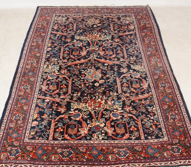 Mahal Rug with Mustafi pattern

Size: 250cm x 140cm- 98" x 55"                      