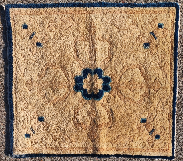 Chinese Ningxia mat with a tantric double dorge / vajra, 1'11"x2'2"                      