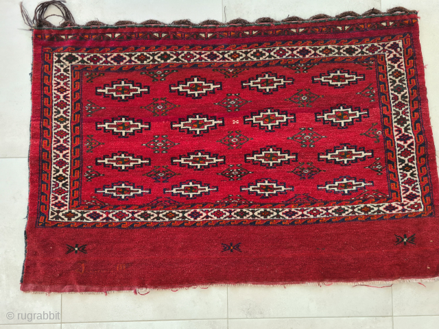 Turkmen Yomud/Tekke Torba bagfacefrom the Amu Darja area in Central Asia (Turkmenistan). Good condition. Flor completely preserved. Wool on wool. Top decorated with goat hair. 
Dimensions: 110x71cm  

Please contact me directly:  ...