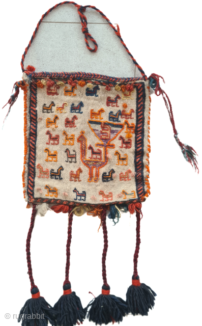 Cute tribal Ghashghai/Qashqai Chanteh bag with lovely animal illustrations and a beautiful reverse side. Very good condition. Dimensions without tassels: ~25x28cm

Please contact me only directly: goekay.sargin@yahoo.de       