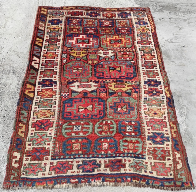 Persian Kurdish Rug 

Size : 140 x 200 cm

Circa 1880                       