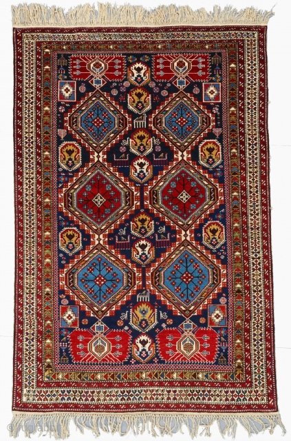Middle of the 19th Century Caucasian Sahnezar Rug 
Size 143x220 cm
In Good Condition

Please reach me directly on this email : alpagutrugs@gmail.com            