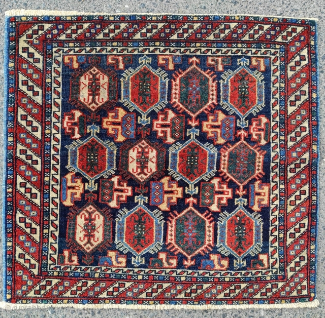 Persian Bagface 

Size : 62 x 68 cm                         